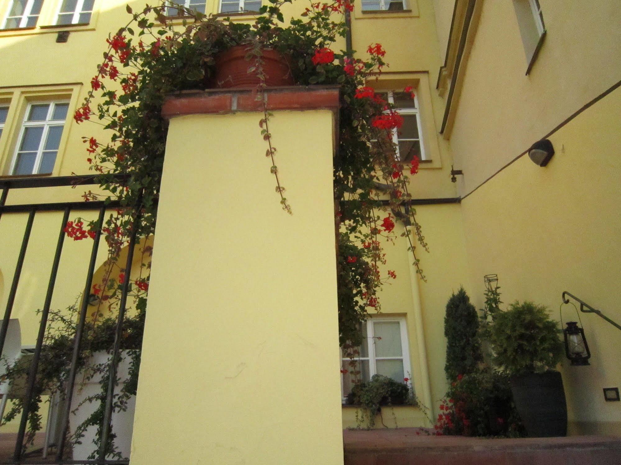 Domus Henrici Hotel Prag Eksteriør billede